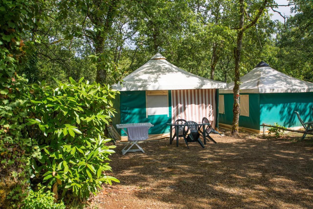 Camping Au Bois Dormant Hotel Chauffour-sur-Vell Exterior photo