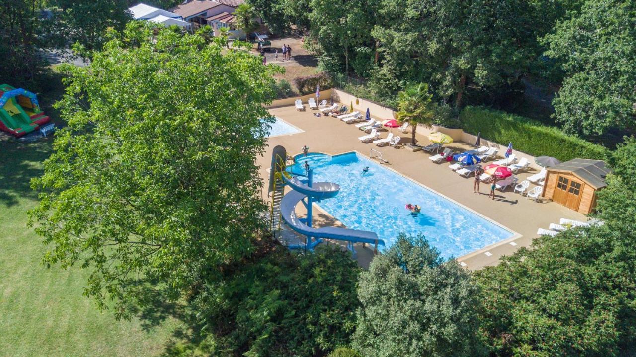 Camping Au Bois Dormant Hotel Chauffour-sur-Vell Exterior photo