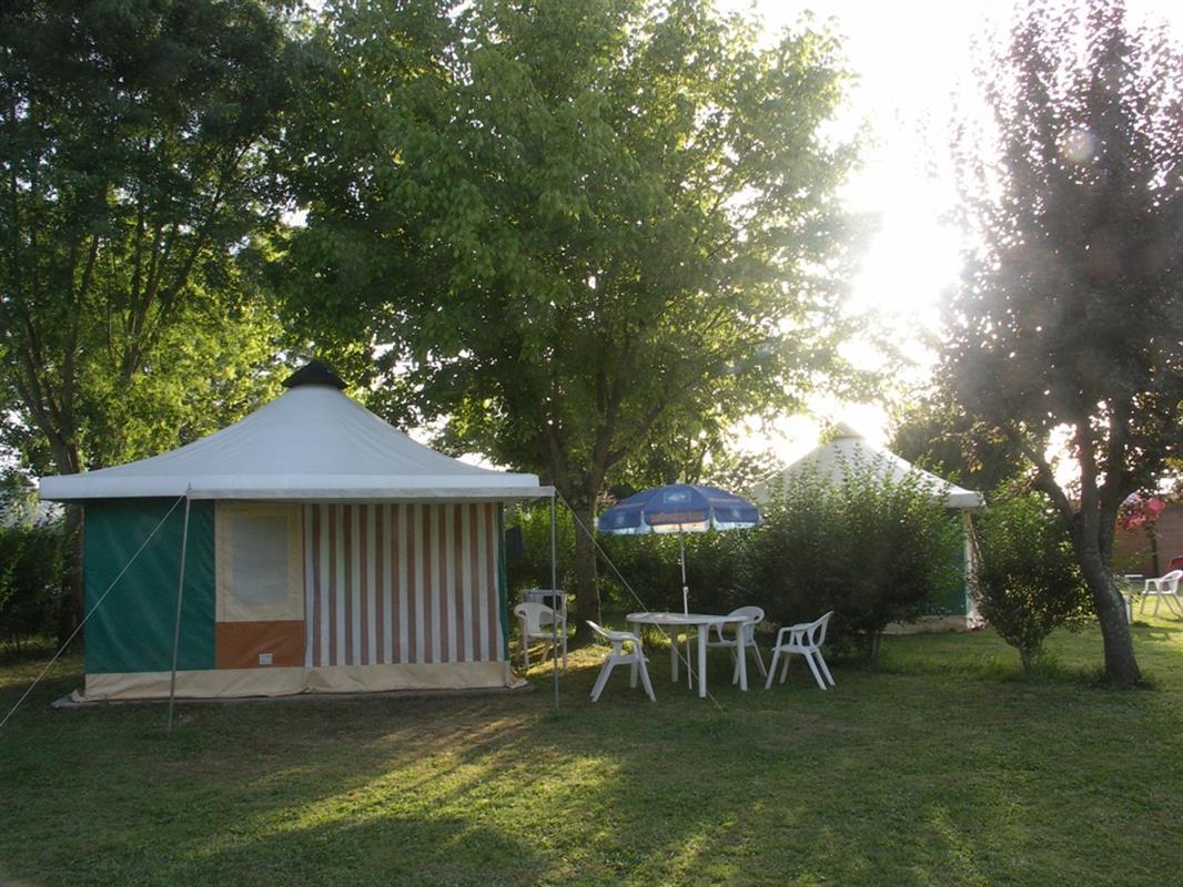Camping Au Bois Dormant Hotel Chauffour-sur-Vell Exterior photo