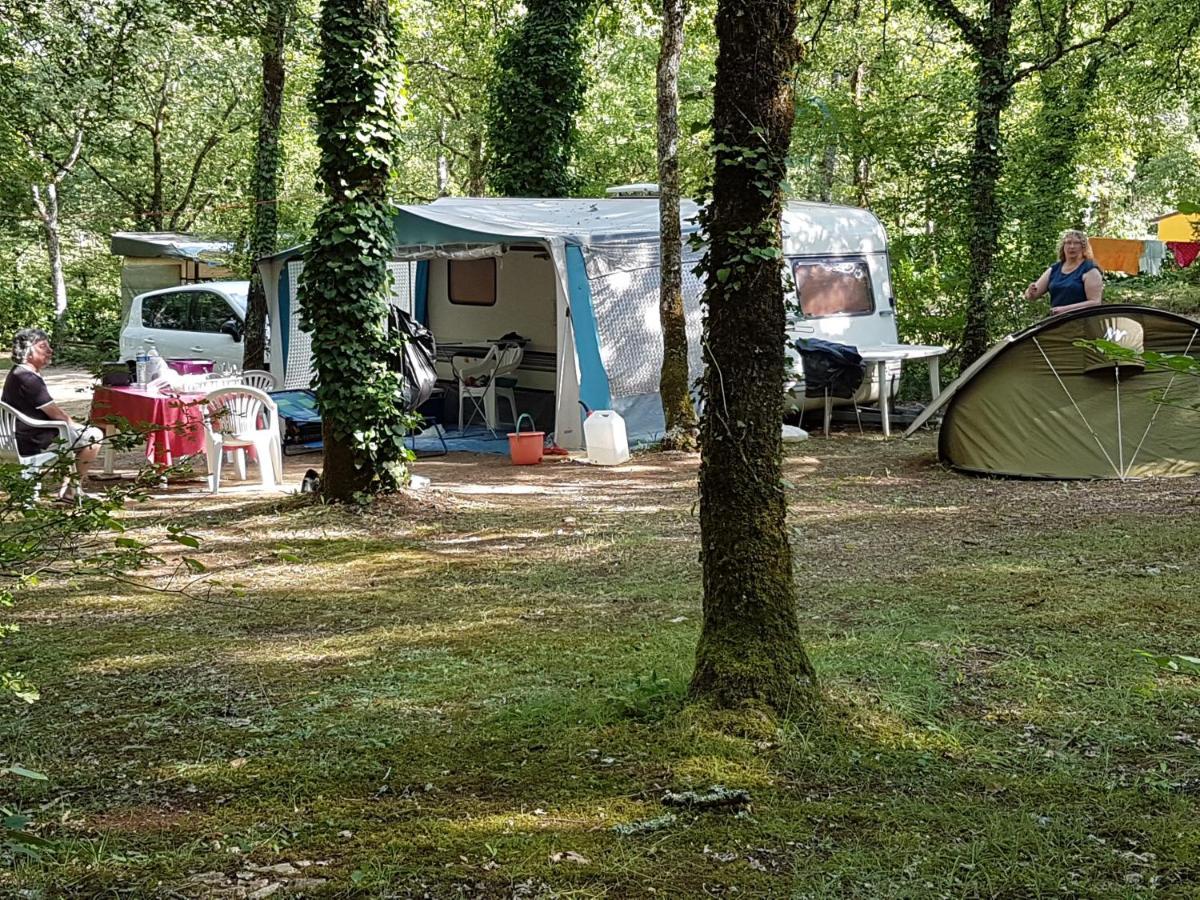 Camping Au Bois Dormant Hotel Chauffour-sur-Vell Exterior photo